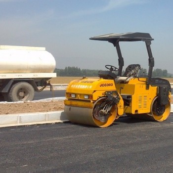 进气管、压路机配件，洛建机械、国机洛建、洛阳牌、工程机械配件